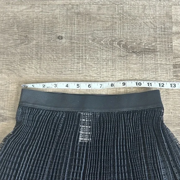 Good American Show It Off Pleated Sheer Midi Skirt - Picture 4 of 9